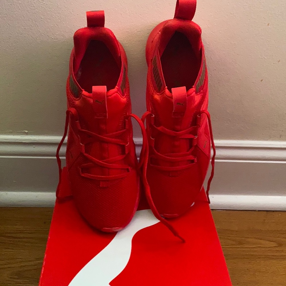 NEW in box Puma Soft Foam sneakers W8